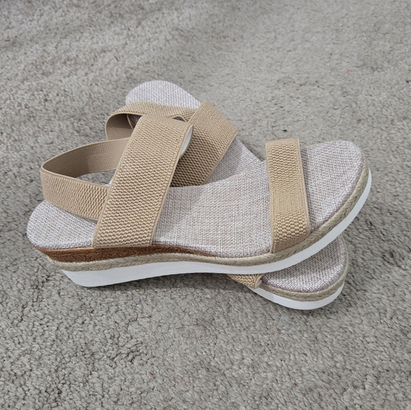 Women's Sandals - Picture 4 of 6